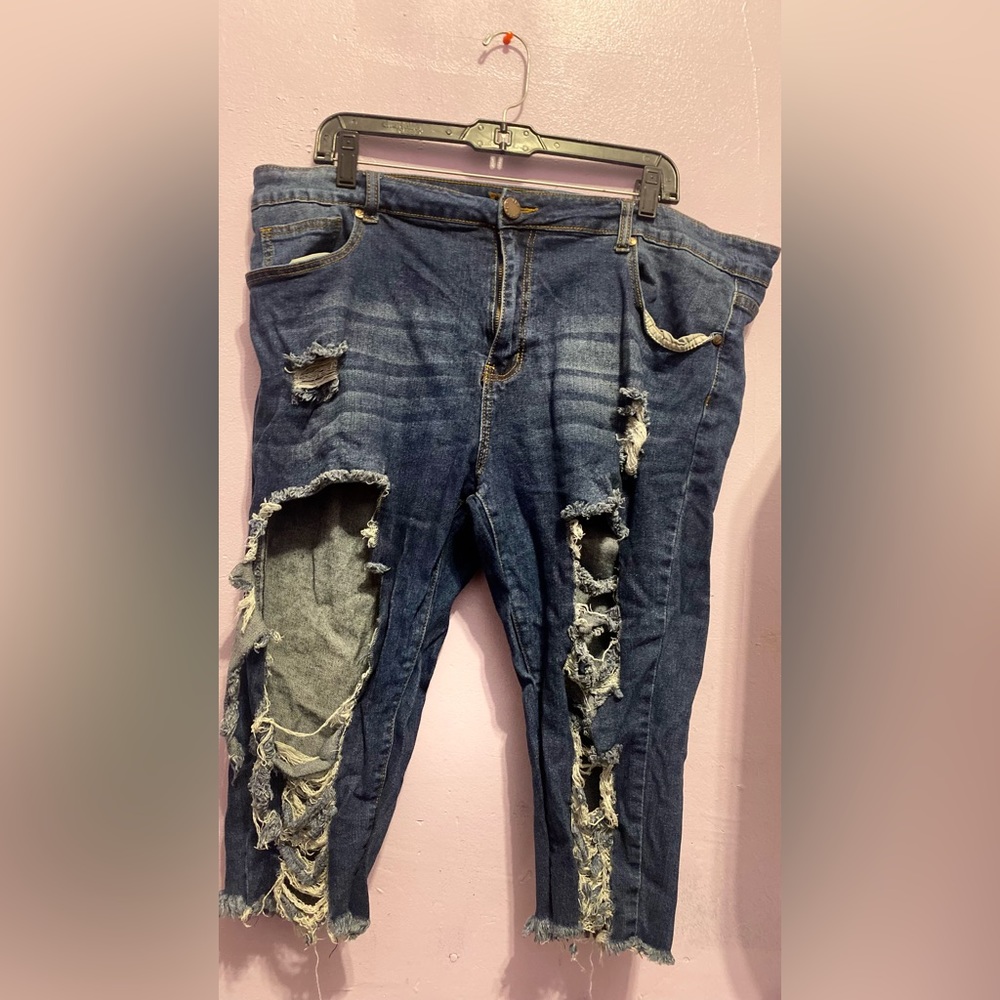 Capri Ripped Jeans